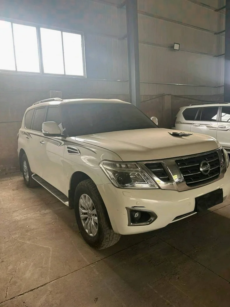 日产途乐 正面外观二