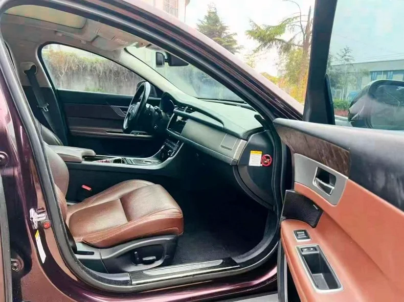 捷豹XFL 后面外观一