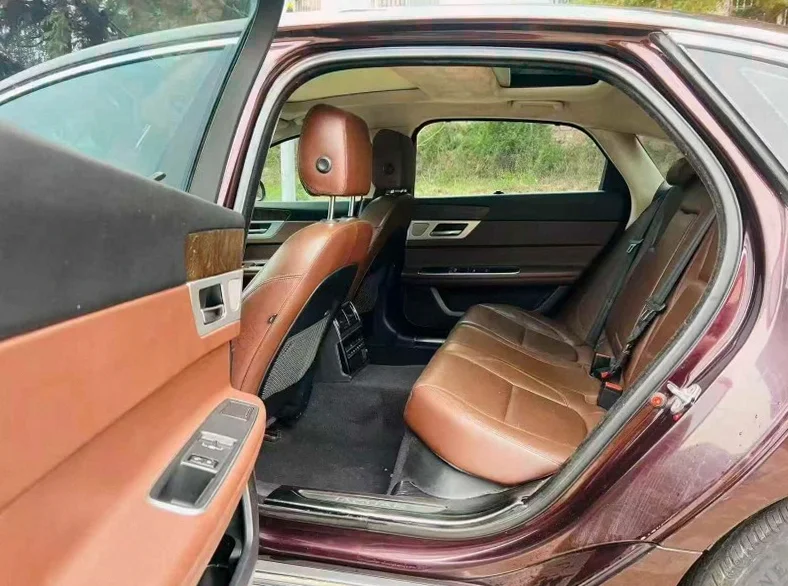 捷豹XFL 正面外观三