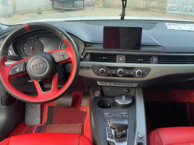 奥迪A4L 后面外观一