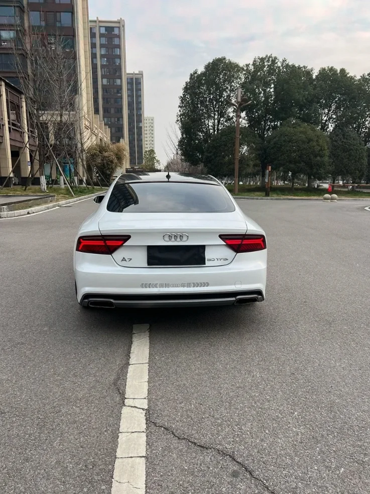 奥迪A7L 内饰后排