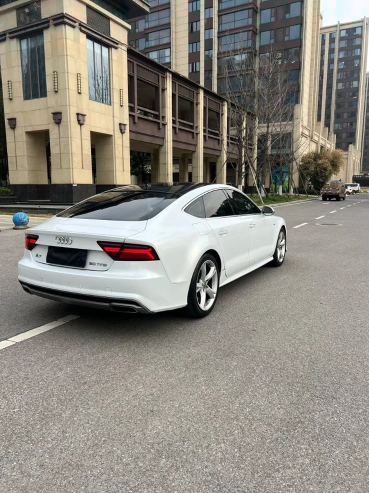 奥迪A7L 内饰前排