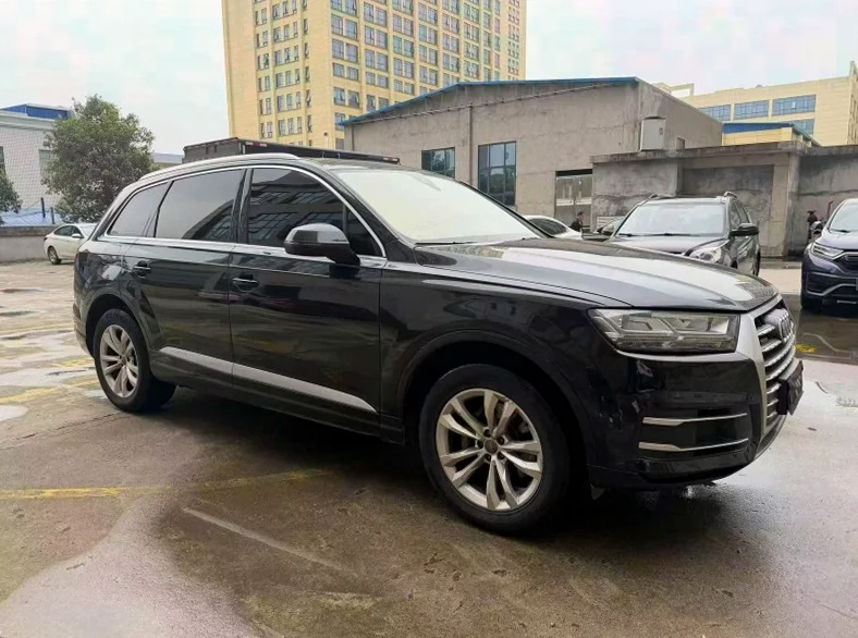 奥迪Q7 正面外观二