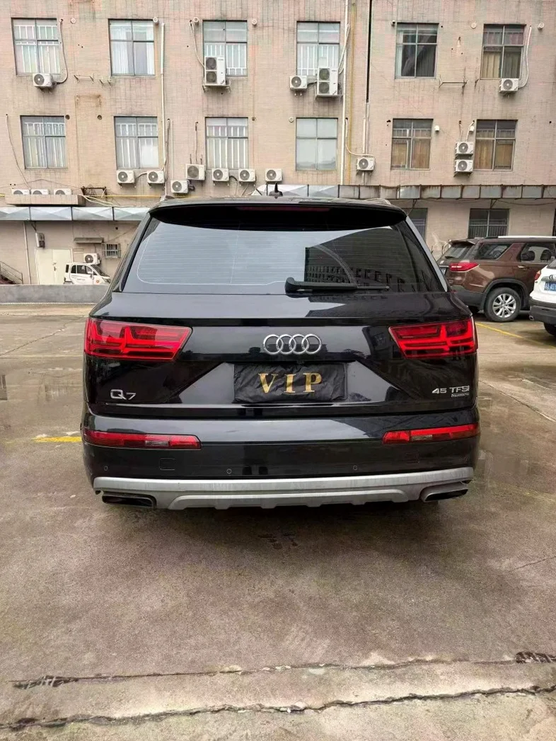 奥迪Q7 内饰后排