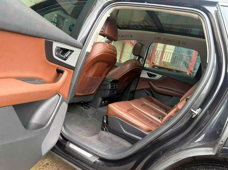 奥迪Q7 后面外观三