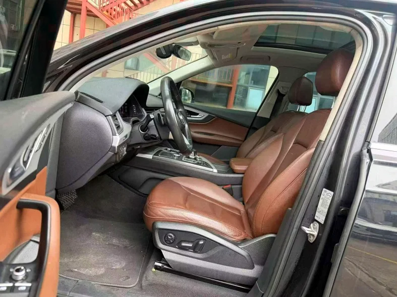 奥迪Q7 后面外观一