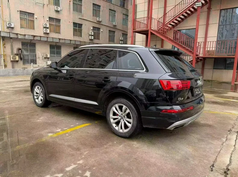 奥迪Q7 内饰前排