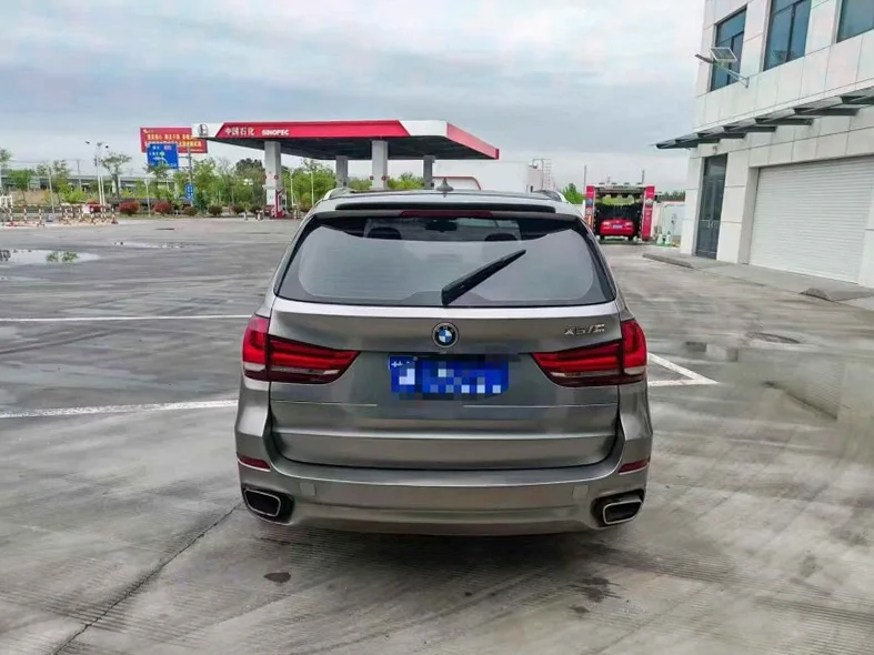 宝马X5 内饰后排