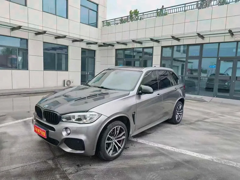 宝马X5 正面外观三