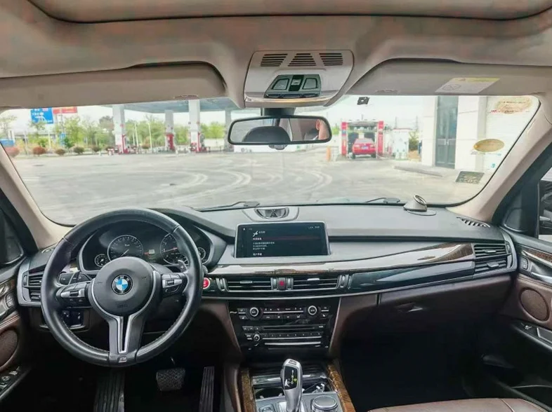 宝马X5 后面外观二