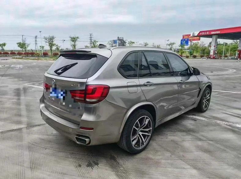 宝马X5 后面外观三