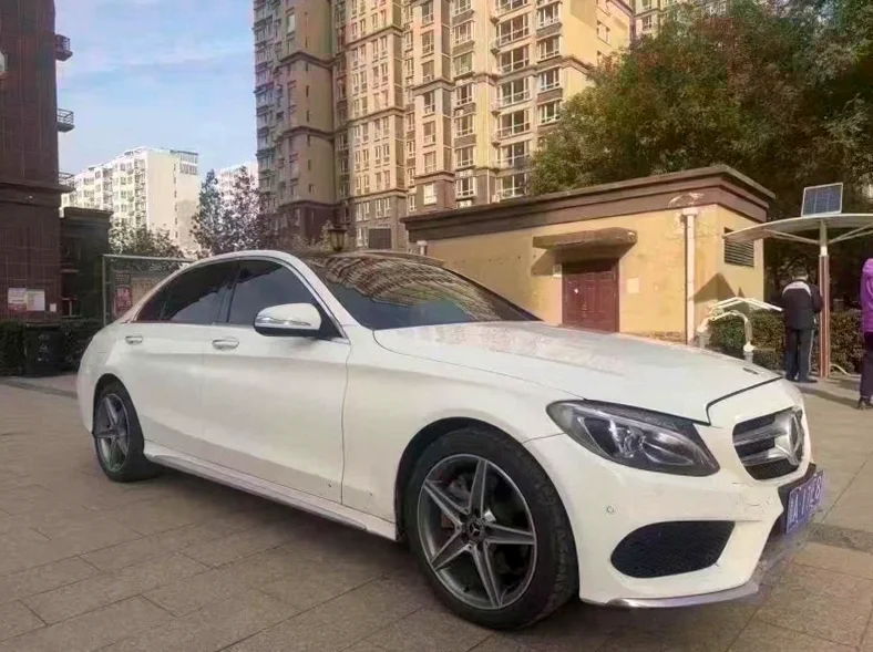 奔驰C 正面外观二