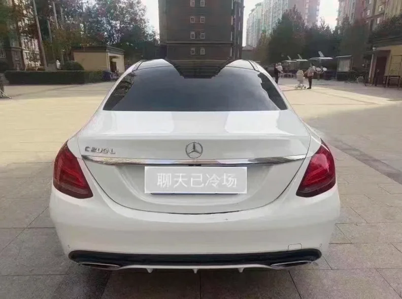 奔驰C 后面外观一