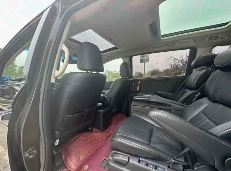 本田艾力绅 后面外观二