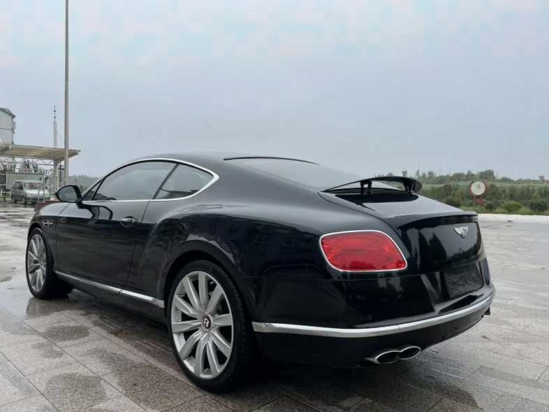 宾利欧陆 正面外观二