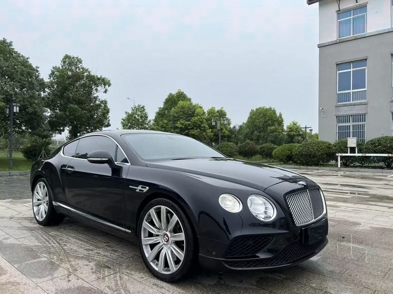 宾利欧陆 后面外观二