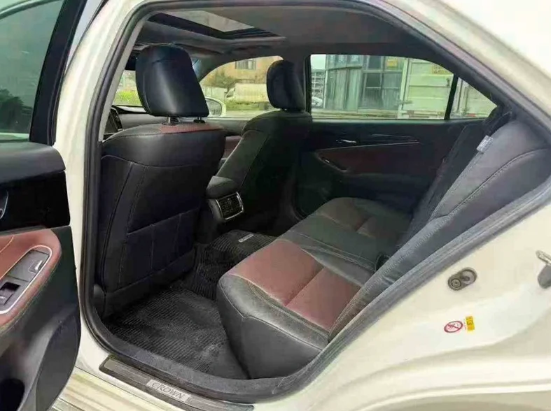 丰田皇冠 后面外观二