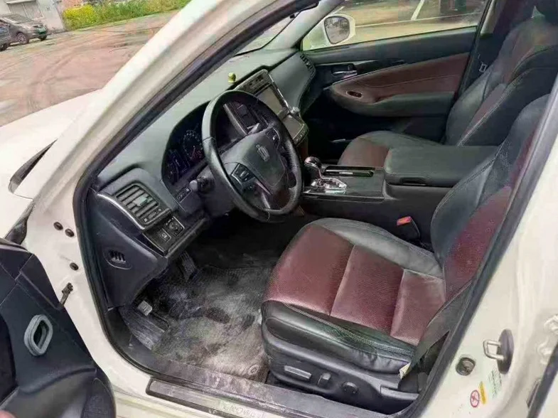 丰田皇冠 后面外观三