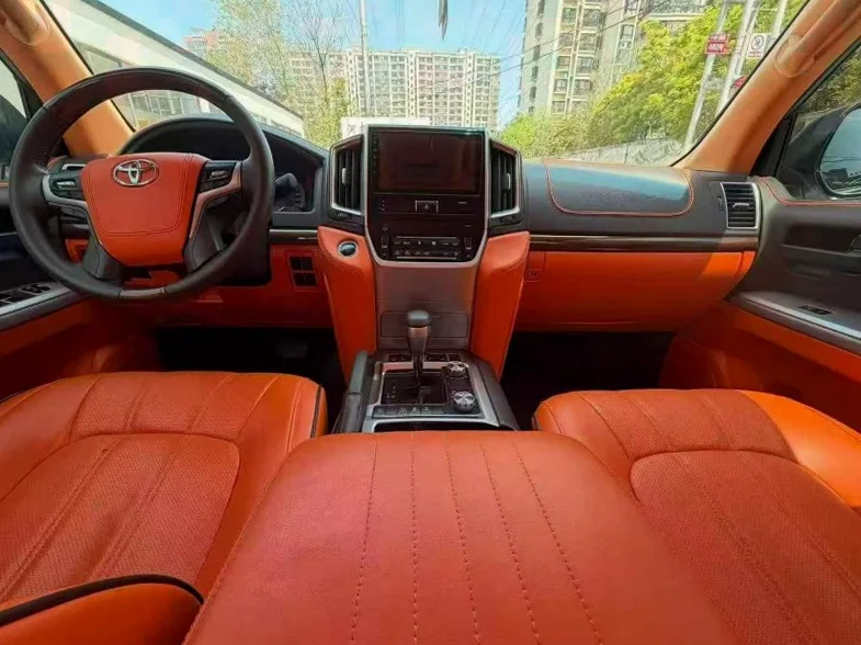 丰田兰德酷路泽 内饰前排