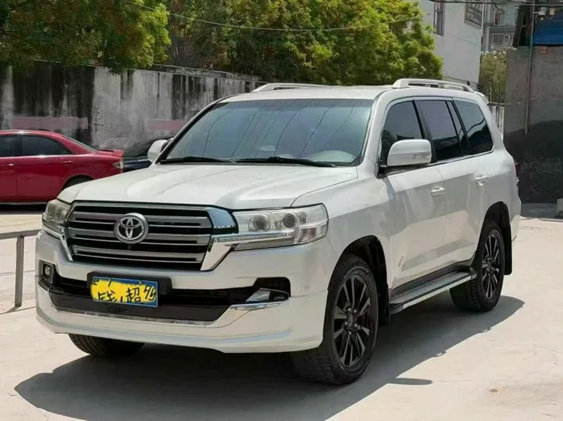 丰田兰德酷路泽 正面外观三