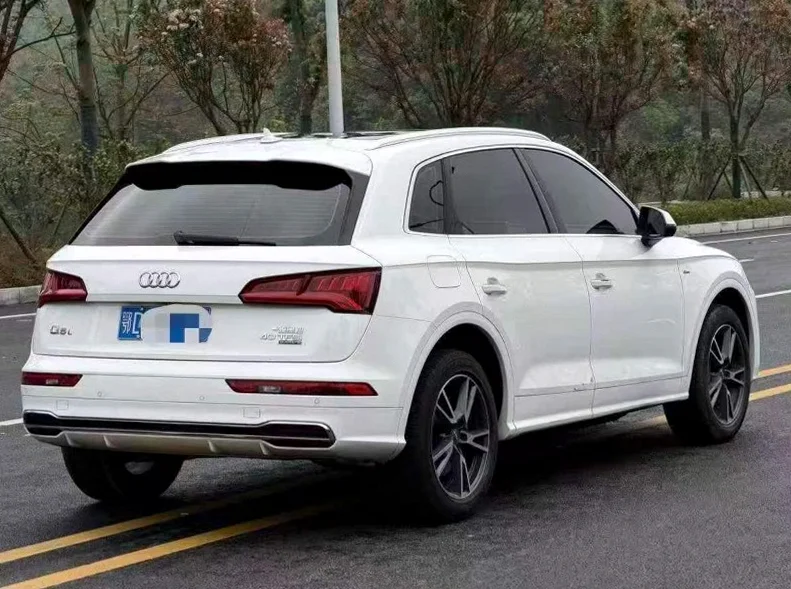 奥迪Q5 内饰前排