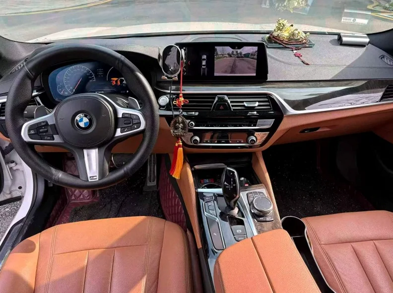 宝马5系 后面外观一