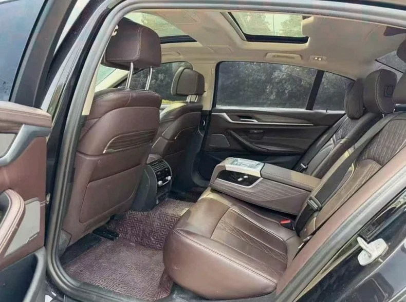 宝马5系 内饰后排