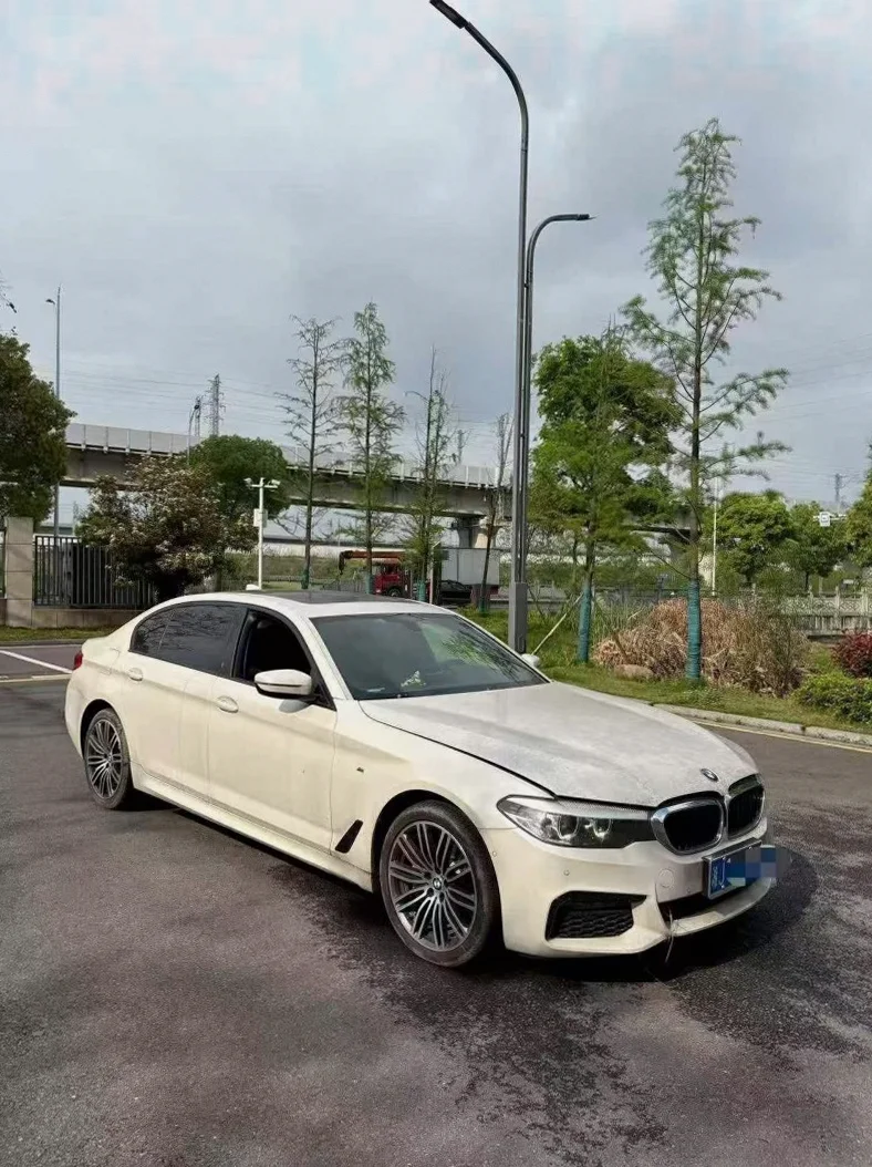 宝马5系 正面外观三