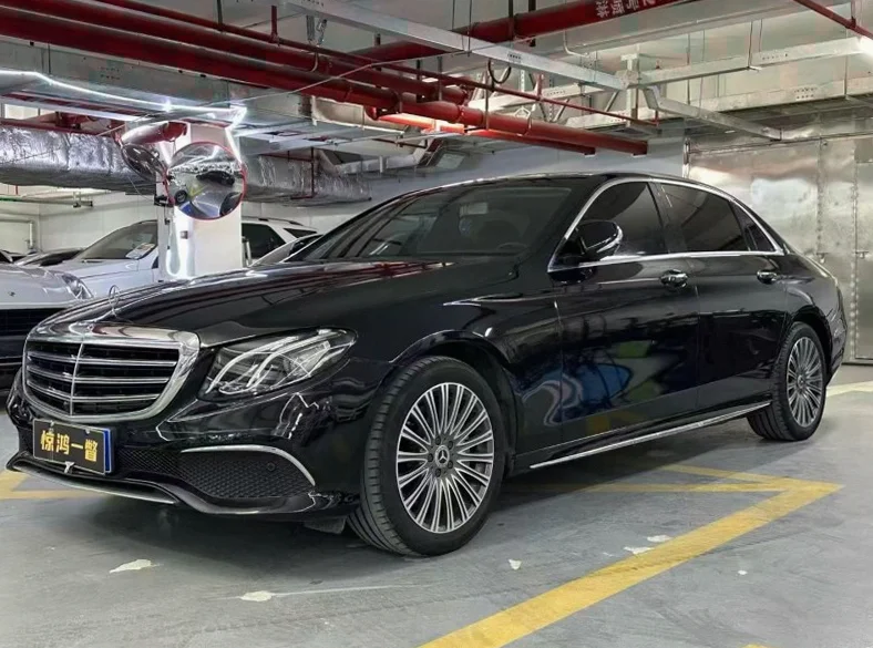 奔驰E 正面外观二