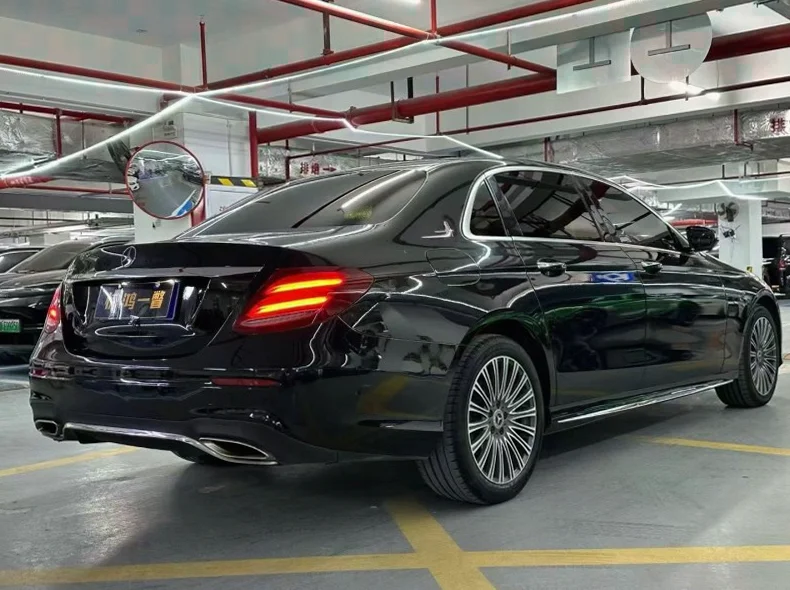 奔驰E 内饰前排