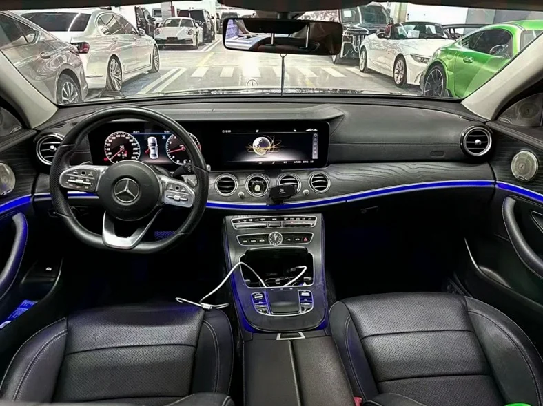 奔驰E 后面外观二