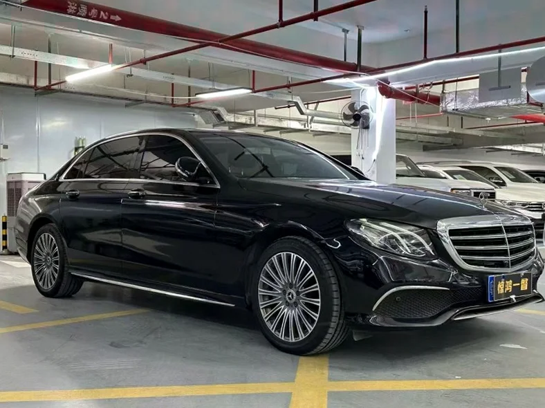 奔驰E 正面外观三