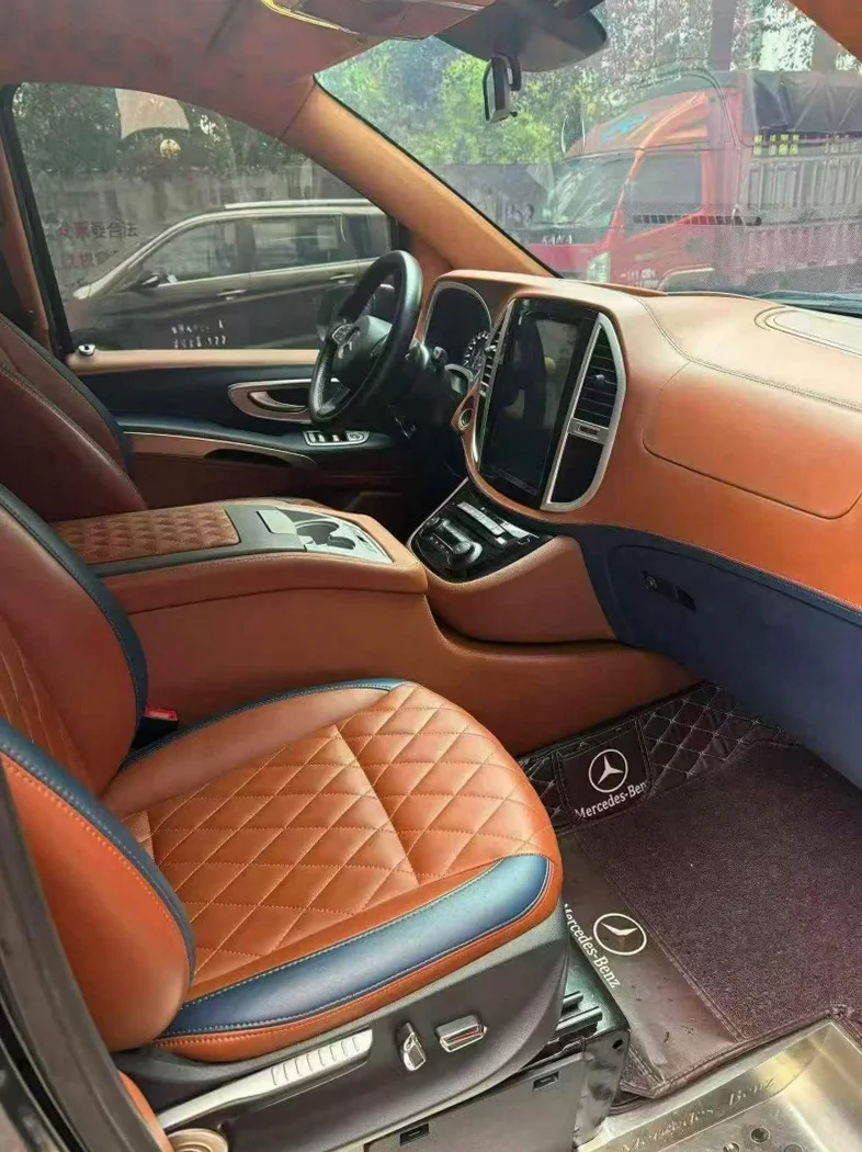 奔驰威霆 正面外观三