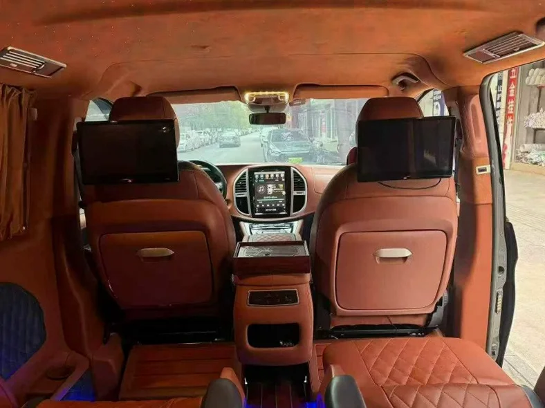 奔驰威霆 后面外观三