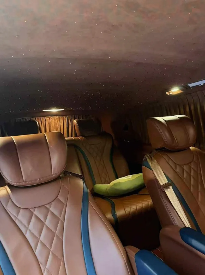 奔驰威霆 内饰前排