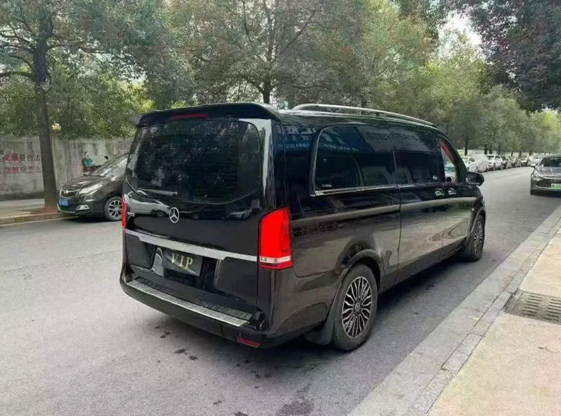 奔驰威霆 驾驶室