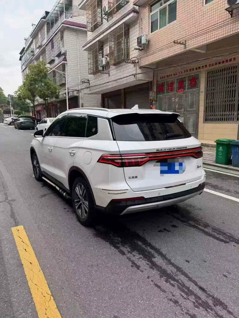 比亚迪宋 内饰后排