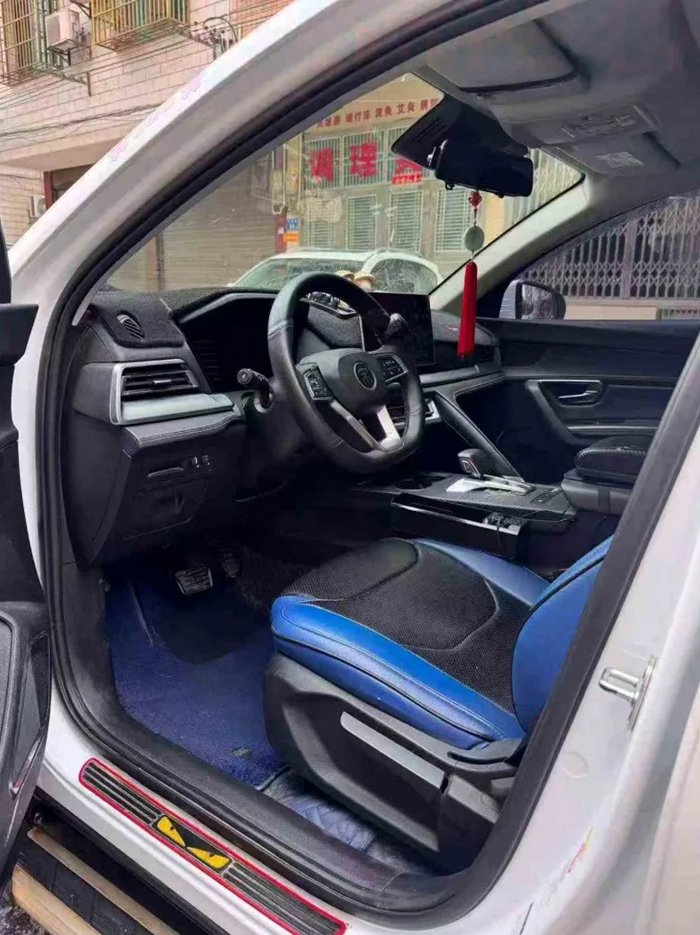 比亚迪宋 后面外观一