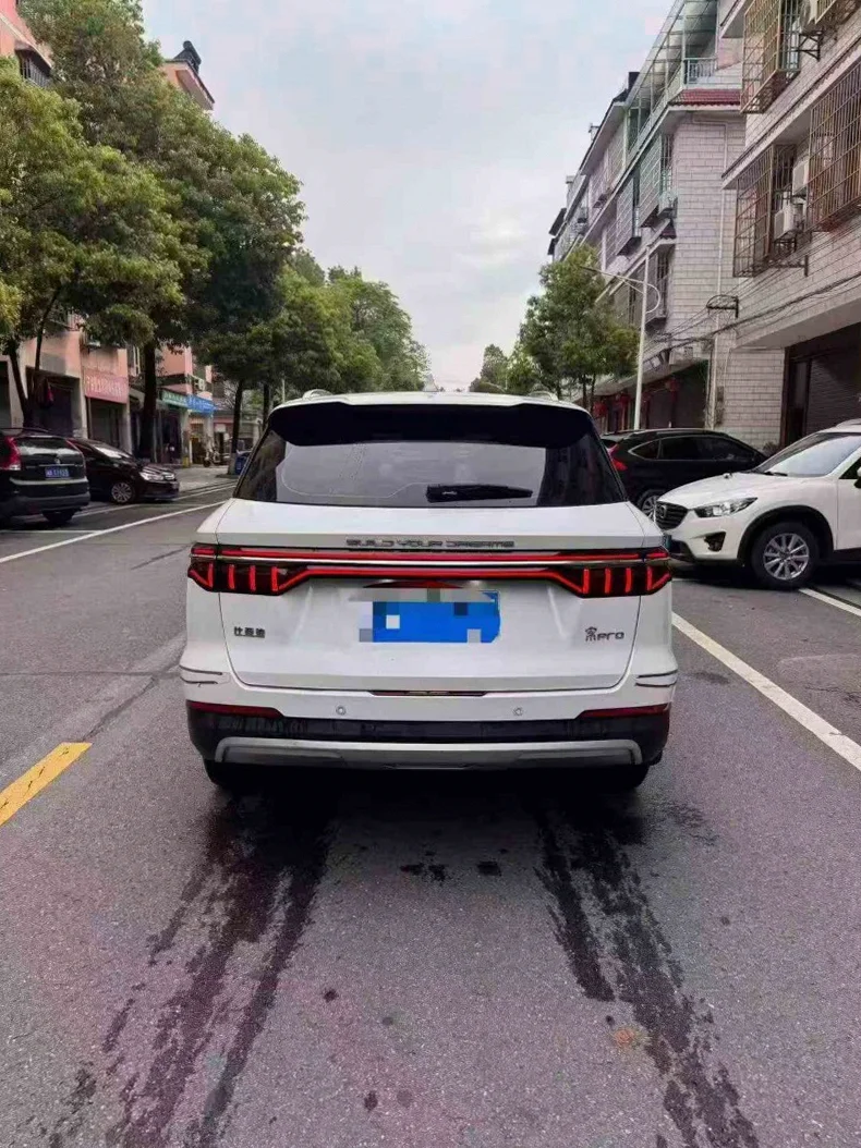 比亚迪宋 驾驶室