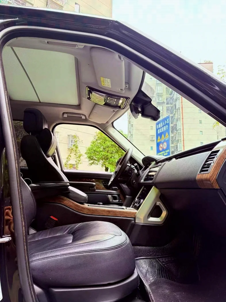 路虎揽胜行政 后面外观二