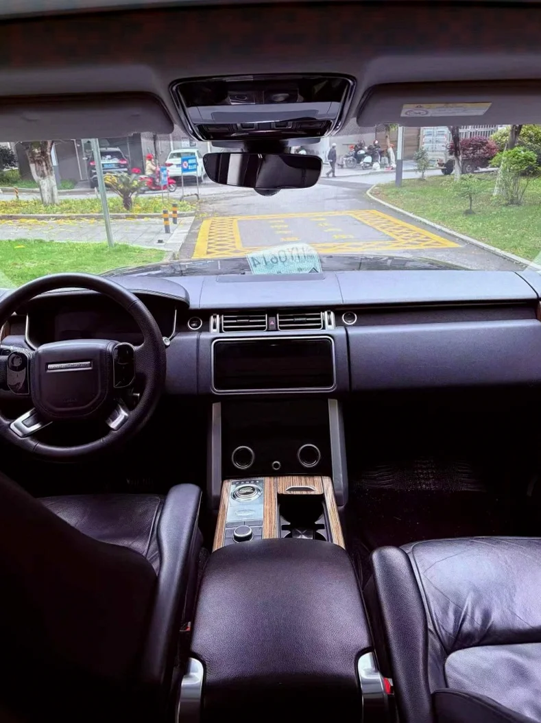 路虎揽胜行政 后面外观三