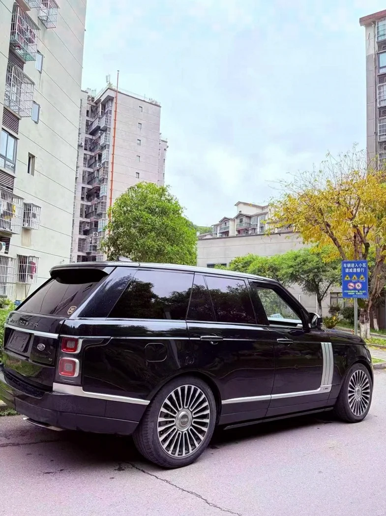 路虎揽胜行政 内饰后排