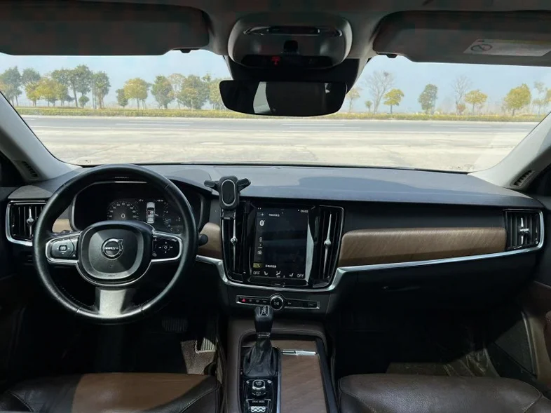 沃尔沃S90 内饰前排