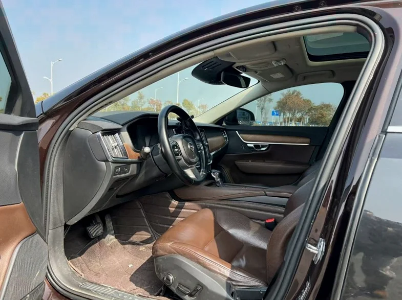 沃尔沃S90 后面外观一