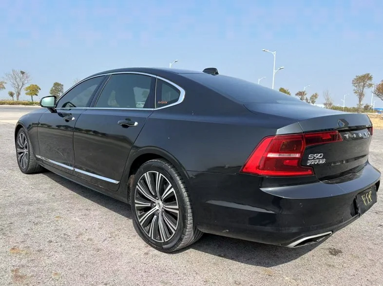 沃尔沃S90 驾驶室