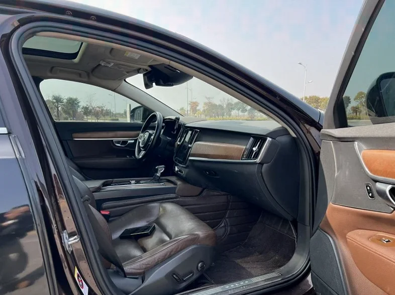 沃尔沃S90 后面外观三