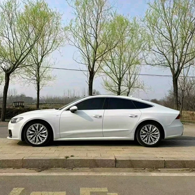 奥迪A7L 内饰前排