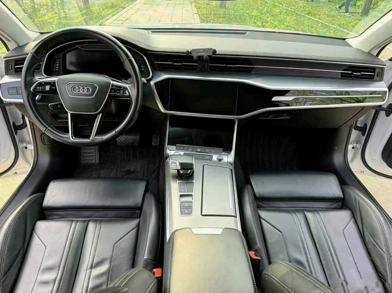 奥迪A7L 内饰后排