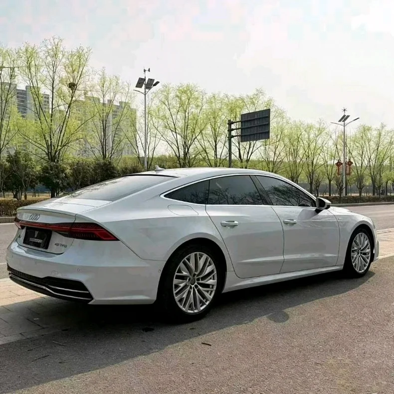 奥迪A7L 后面外观一