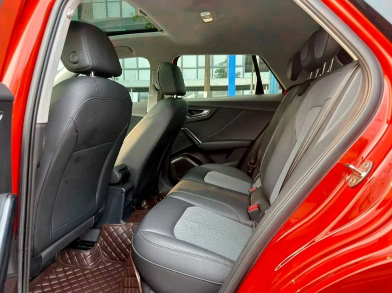 奥迪Q2 内饰前排